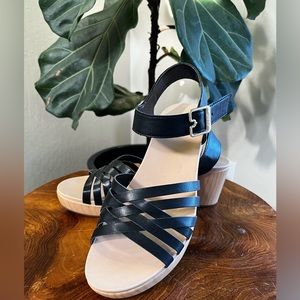 Dr. Scholl’s fun, flirty medium-heeled clogs.